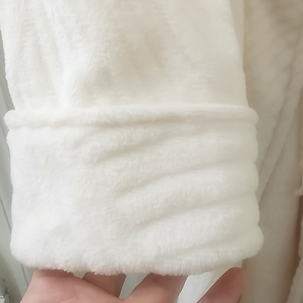 Cozy‎ Cream Robe - Picture 7 of 10